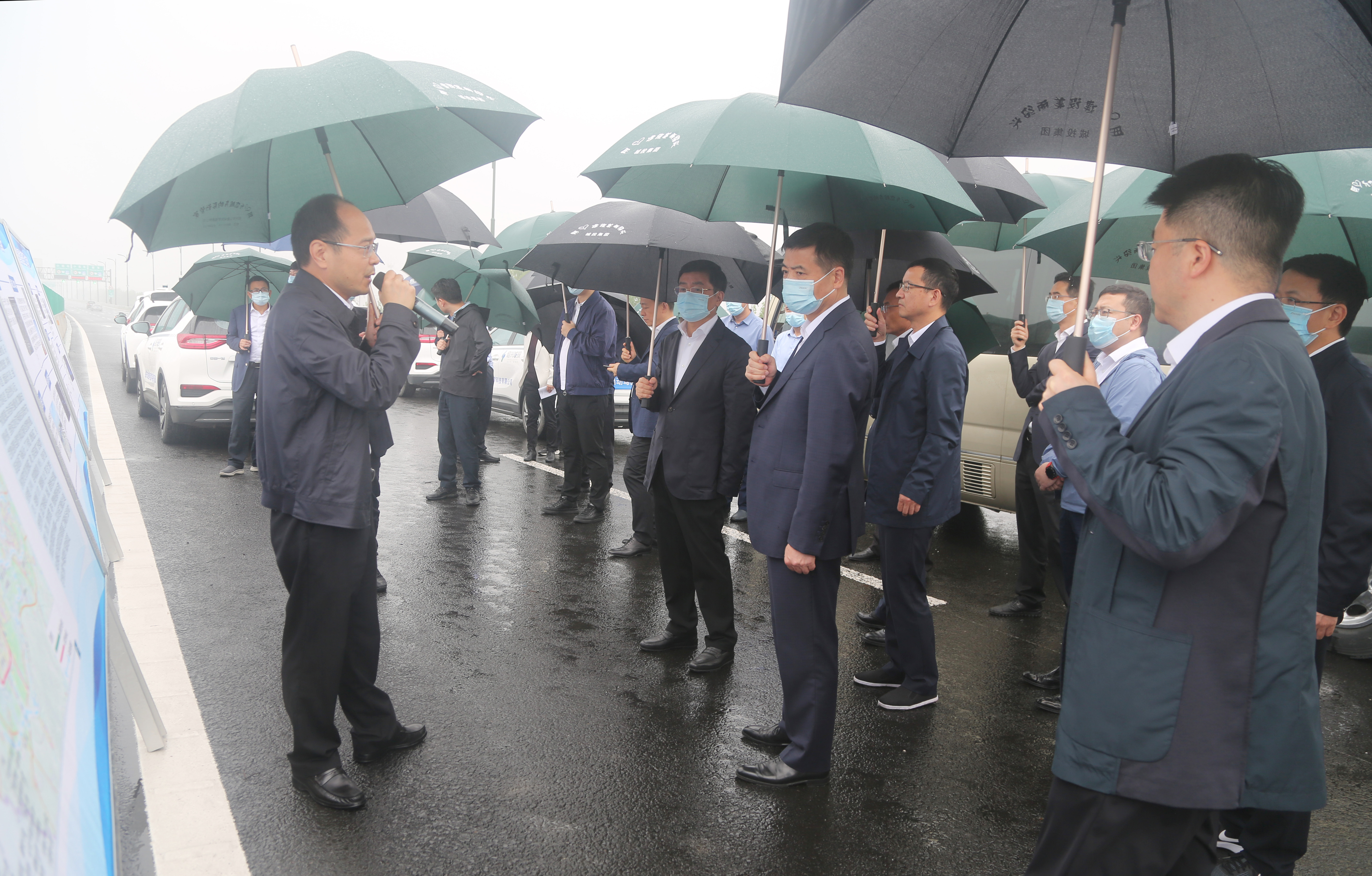 杭州市委常委、蕭山區(qū)委書(shū)記王敏一行赴紹興于越智慧快速路考察   